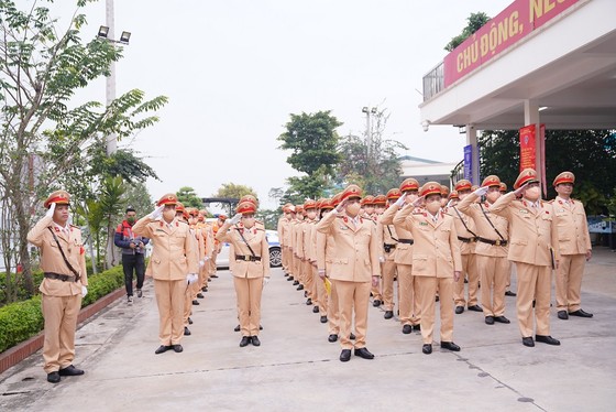 Cảnh sát giao thông ra quân đợt cao điểm Tết Dương lịch, Tết Nguyên đán ảnh 3 Cảnh sát giao thông ra quân đợt cao điểm Tết Dương lịch, Tết Nguyên đán ảnh 3