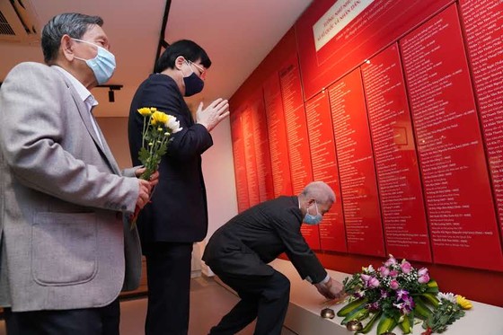 Khai mạc triển lãm “Hội Nhà báo Việt Nam: Một đội ngũ cách mạng, một sứ mệnh vẻ vang” ảnh 4 Khai mạc triển lãm “Hội Nhà báo Việt Nam: Một đội ngũ cách mạng, một sứ mệnh vẻ vang” ảnh 4