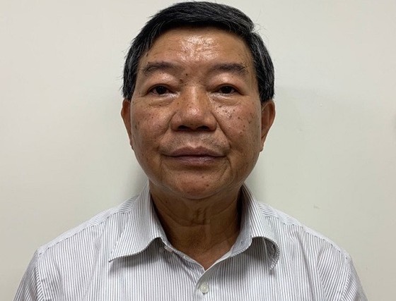 Bị cáo Nguyễn Quốc Anh, cựu Giám đốc Bệnh viện Bạch Mai chuẩn bị hầu tòa ảnh 1