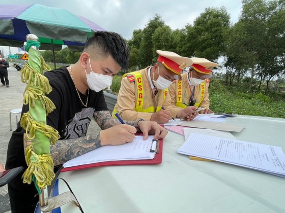 Tài xế sử dụng ma túy khi đi sinh nhật bạn ảnh 1
