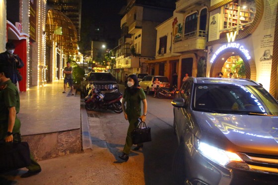 Cảnh khám xét trụ sở Tân Hoàng Minh ảnh 8