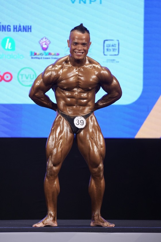 Thân hình cuồn cuộn của lực sĩ Trần Hoàng Duy Thuận vừa giành huy chương vàng ảnh 2