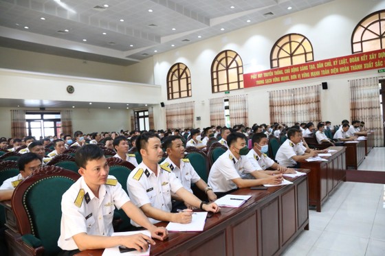 Vùng 4 Hải quân: Thông báo nhanh kết quả Hội nghị Trung ương 5 ảnh 1