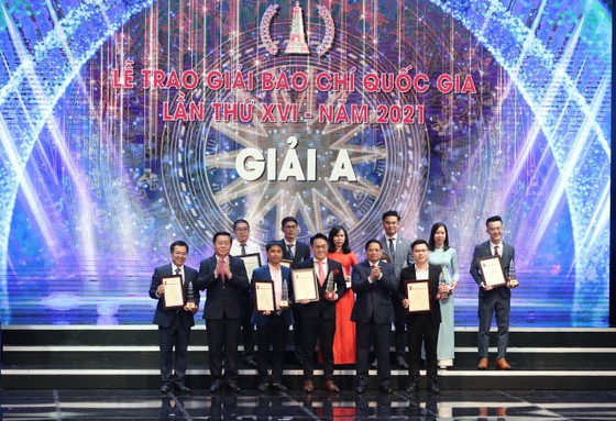 Thủ tướng đề nghị báo chí tích cực hơn trong đấu tranh phòng, chống tham nhũng, tiêu cực ảnh 5