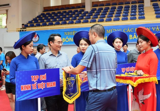 Hơn 200 nhà báo tranh tài ở giải bóng bàn cúp Hội Nhà báo Việt Nam 2022 ảnh 6