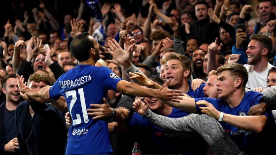 Các True Blue đã chờ được Chelsea ngày quay lại Champions League