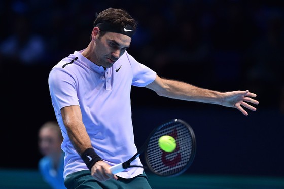 Roger Federer sớm giành quyền vào bán kết