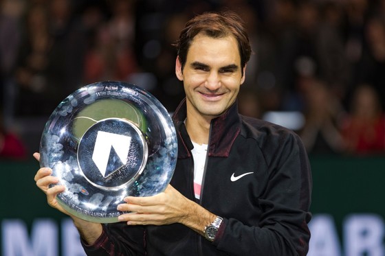 Thắng danh hiệu thứ 97, Federer chào đón ngôi "Nhà vua"