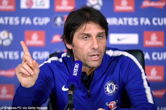 Conte muốn Chelsea cố gắng thắng Leicester