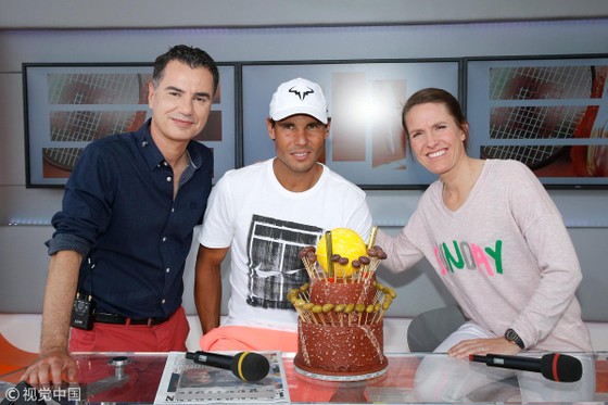 Roland Garros 2018: Mừng sinh nhật thứ 32, Nadal thắng “trọn gói” ảnh 1