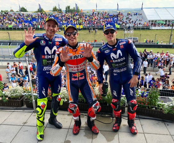 Marquez (giữa) và Rossi (trái) cùng với Vinales - 3 tay đua giành chiến thắng trên đất Đức