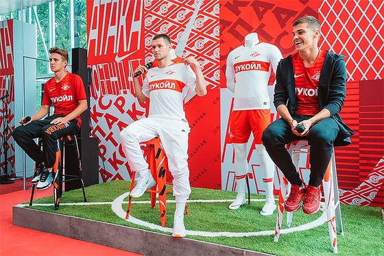 Trang phục mùa giải mới của Spartak Moskva