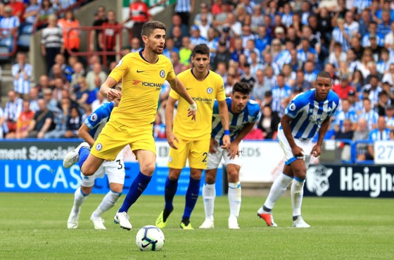 Chelsea thắng trận mở màn: Vũ khúc Hoàng kim ảnh 2