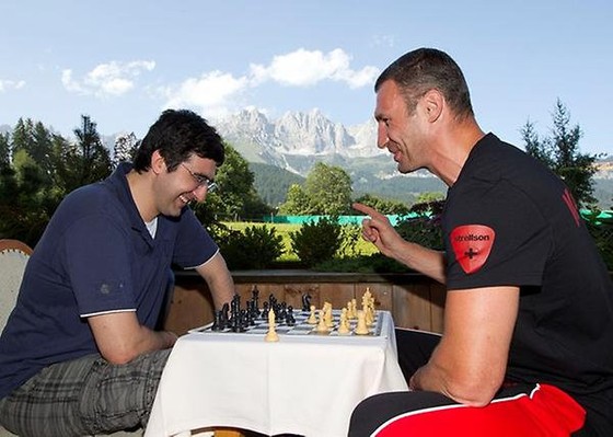 Quyền Anh: Lennox Lewis sẽ tái ngộ Vitali Klitschko trên… bàn cờ ảnh 2 Quyền Anh: Lennox Lewis sẽ tái ngộ Vitali Klitschko trên… bàn cờ ảnh 2