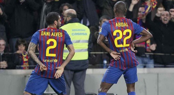 BÊN LỀ: Thắng play-off Champions League, cầu thủ bị CĐV… lột sạch quần áo ảnh 3