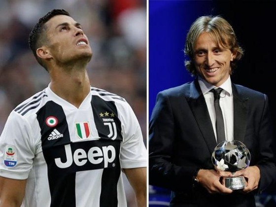 BÊN LỀ: Balotelli nhảy tưng tưng vì bị đồng đội chơi “ú òa” ảnh 4