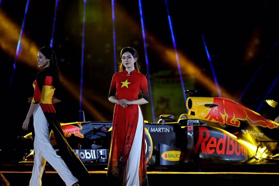 Đua xe F1 đến Việt Nam: Cơ hội gặp Hamilton, Vettel rất gần ảnh 8 Đua xe F1 đến Việt Nam: Cơ hội gặp Hamilton, Vettel rất gần ảnh 8