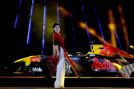 Đua xe F1 đến Việt Nam: Cơ hội gặp Hamilton, Vettel rất gần ảnh 10 Đua xe F1 đến Việt Nam: Cơ hội gặp Hamilton, Vettel rất gần ảnh 10