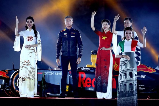 Đua xe F1 đến Việt Nam: Cơ hội gặp Hamilton, Vettel rất gần ảnh 12 Đua xe F1 đến Việt Nam: Cơ hội gặp Hamilton, Vettel rất gần ảnh 12