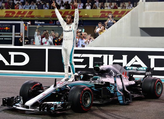 Lewis Hamilton có đến 11 chiến thắng trong mùa này