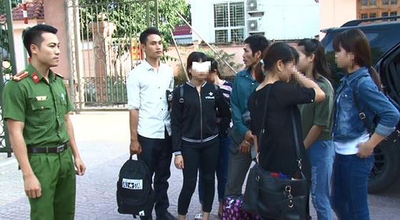 Người mẹ và 3 cô gái trốn thoát khỏi động mại dâm ở Trung Quốc ảnh 1 Người mẹ và 3 cô gái trốn thoát khỏi động mại dâm ở Trung Quốc ảnh 1