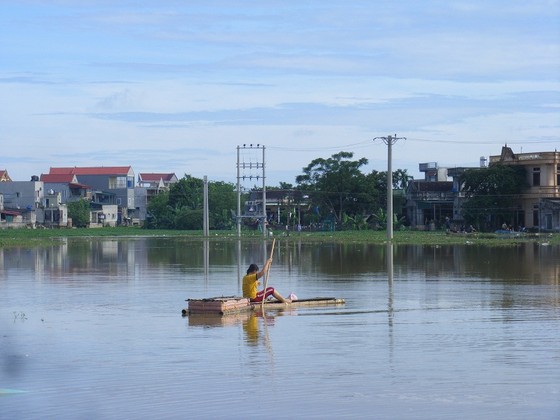 Xóm làng bỗng chốc biến thành sông ảnh 4