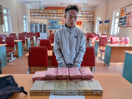 Phá chuyên án “khủng”, bắt 3 đối tượng, thu giữ 12 bánh heroin, 1kg ma túy đá cùng 54.000 viên ma túy ảnh 2