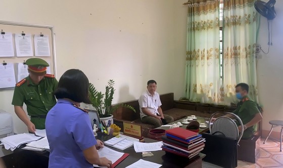 Nghệ An: Khởi tố chủ tịch và nguyên chủ tịch xã lập khống hồ sơ xây dựng ảnh 1