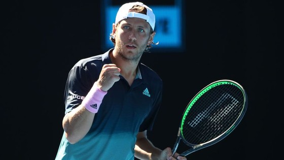 Australian Open 2019: Nishikori bỏ cuộc, Djokovic nhẹ nhàng vào bán kết ảnh 2