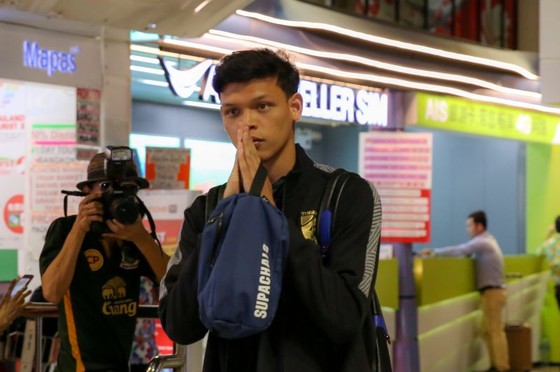 Cùng thua 0-4: “Messi Thái” được Uruguay khen, “bại tướng” của Đình Trọng đối diện án phạt ảnh 3 Cùng thua 0-4: “Messi Thái” được Uruguay khen, “bại tướng” của Đình Trọng đối diện án phạt ảnh 3