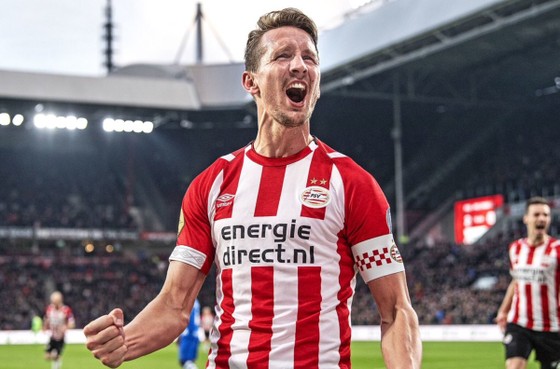 Không phải Ajax: PSV mới là đội “hot” nhất ở giải Hà Lan, ghi bàn ở 28 trận liên tiếp ảnh 2