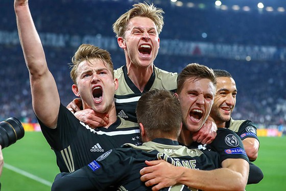 Không thể không yêu vũ điệu Ajax trẻ trung và lãng mạn ảnh 3