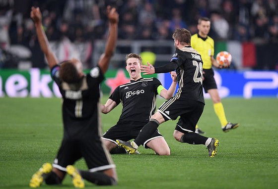 Không thể không yêu vũ điệu Ajax trẻ trung và lãng mạn ảnh 4