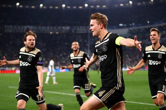 Không thể không yêu vũ điệu Ajax trẻ trung và lãng mạn ảnh 2