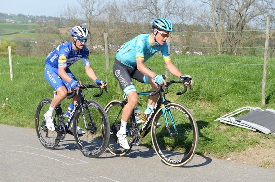 Xe đạp: Kèn cựa nhau trên đường đua, Alaphilippe và Fuglsang để Van der Poel thắng Amstel Gold Race ảnh 5