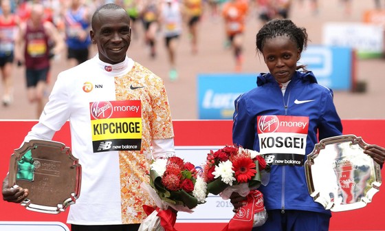 Điền kinh: Kipchoge lập cú “poker” chiến thắng ở London, Farah thua tan nát ảnh 4