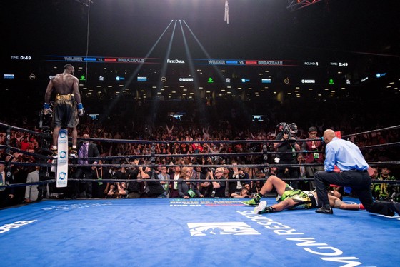 Quyền Anh: Wilder “cuồng nộ” không giết ai cả, anh chỉ đấm gục Breazeale ngay ở hiệp đấu đầu tiên ảnh 3