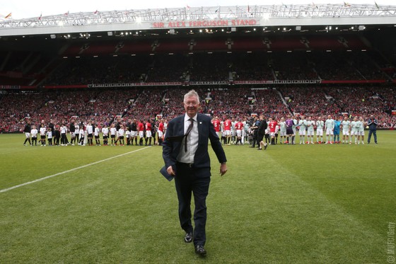 Đè bẹp Huyền thoại Bayern 5-0: Huyền thoại Manchester United được yêu cầu về đá… Premier League ảnh 2