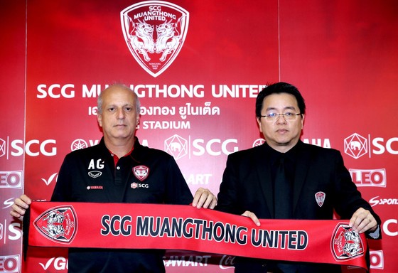 HLV Alexandre Gama ra mắt ở Muangthong