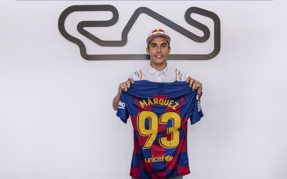 Đua xe mô tô: Marquez thắng “cú poker”, em trai cũng đăng quang ở Catalunya ảnh 8