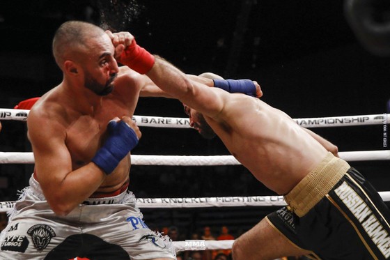 Đấu quyền không găng: Thắng Malignaggi trong “trận đấu hận thù”, Lobov phất cao cờ Nga trên đất Mỹ ảnh 3