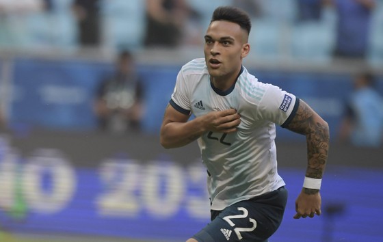 Argentina xếp nhì bảng B: Nhờ Martinez và Aguero “giải cứu”, Messi muốn “được ăn cả, ngã về không” ảnh 2