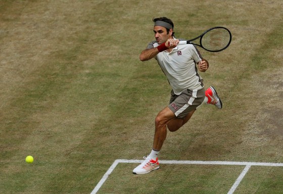 20 năm trước, còn là tân binh, 20 năm sau, Federer đã thành tượng đài Wimbledon