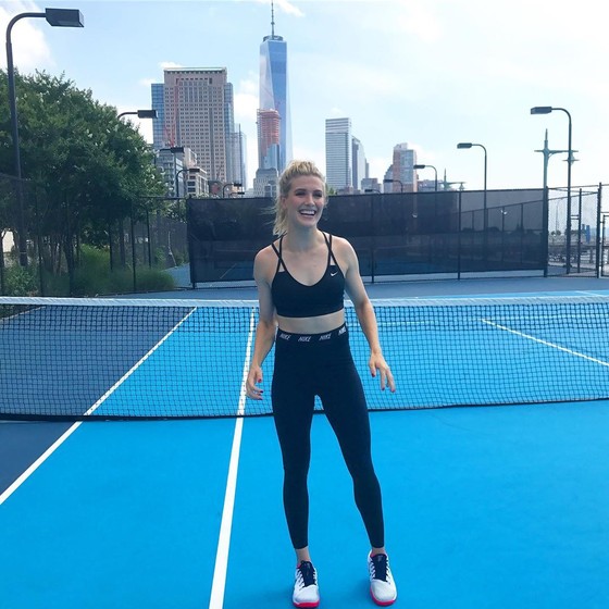 Tương phản giữa 2 mỹ nhân Canada: Công chúa lọ lem Andreescu 23-0, Nữ hoàng Instagram Bouchard 0-13 ảnh 3 Tương phản giữa 2 mỹ nhân Canada: Công chúa lọ lem Andreescu 23-0, Nữ hoàng Instagram Bouchard 0-13 ảnh 3