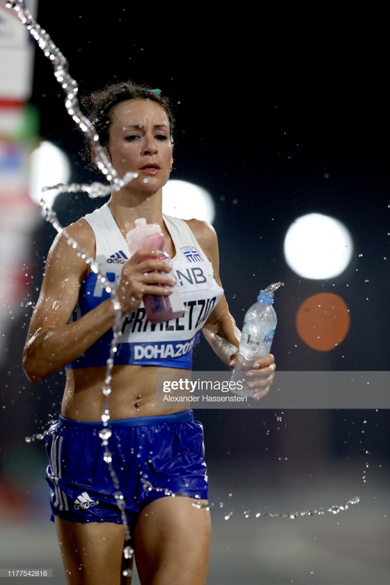 Giải điền kinh thế giới 2019: Chạy marathon, bà mẹ 3 con 41 tuổi về đích lúc 2 rưỡi sáng, xếp hạng 6 ảnh 6 Giải điền kinh thế giới 2019: Chạy marathon, bà mẹ 3 con 41 tuổi về đích lúc 2 rưỡi sáng, xếp hạng 6 ảnh 6