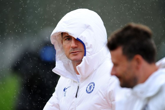 Chelsea tập luyện trước khi sang Pháp: Kante, Giroud và Zouma quay trở lại! ảnh 2
