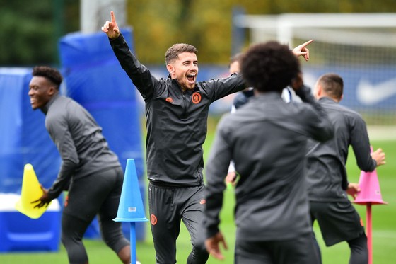 Chelsea tập luyện trước khi sang Pháp: Kante, Giroud và Zouma quay trở lại! ảnh 13