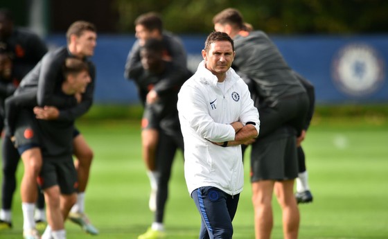 Chelsea tập luyện trước khi sang Pháp: Kante, Giroud và Zouma quay trở lại! ảnh 4