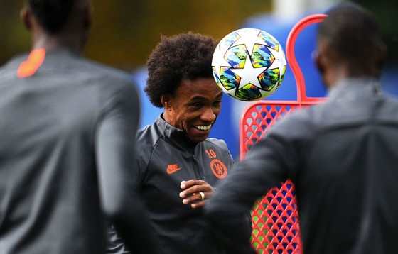 Chelsea tập luyện trước khi sang Pháp: Kante, Giroud và Zouma quay trở lại! ảnh 19
