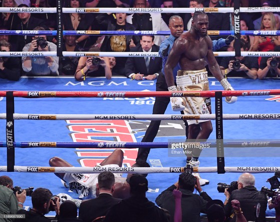 Quyền Anh: Đấm KO “King Kong” lần thứ 2, Wilder “cuồng nộ” bảo vệ đai vô địch lần thứ 10 ảnh 1 Quyền Anh: Đấm KO “King Kong” lần thứ 2, Wilder “cuồng nộ” bảo vệ đai vô địch lần thứ 10 ảnh 1